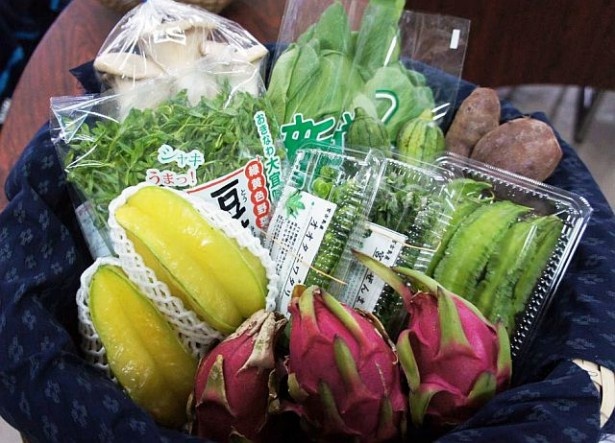 【写真を見る】沖縄県産野菜と参加店舗詳細はこちら
