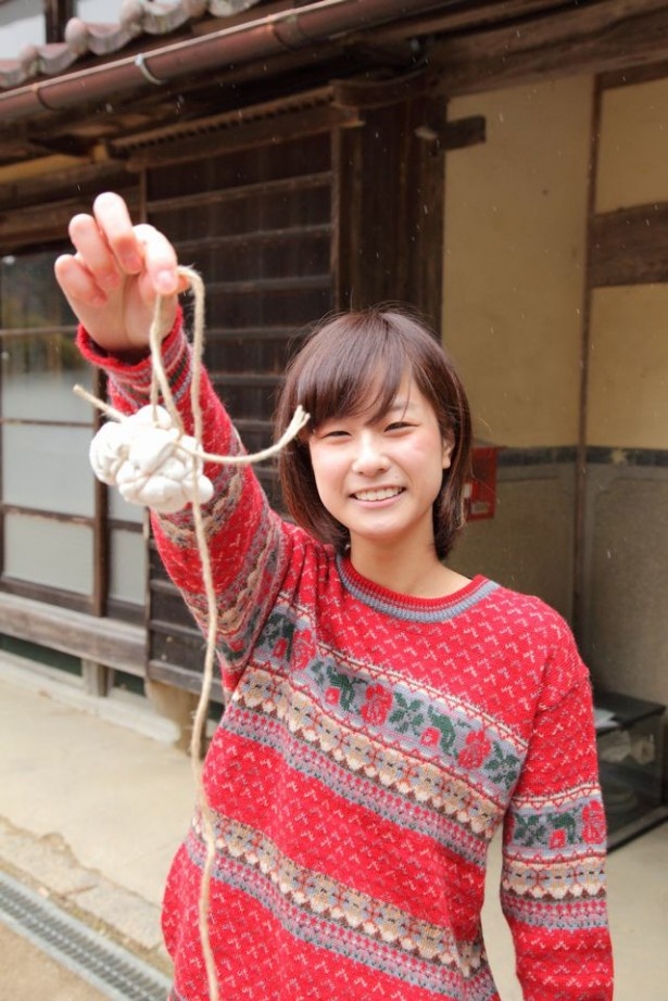 ぐるぐる巻きに紐で縛ってみた。どんな模様ができるかな？