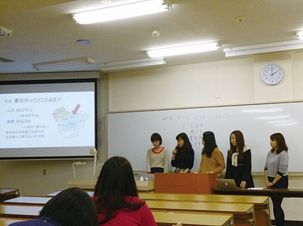 学生のプレゼンテーションの様子