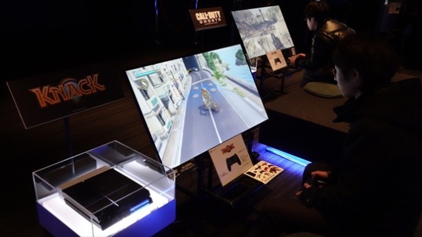 【写真を見る】200インチ大画面を使用したプレミアム試遊はじめ、PS4向けの豊富なラインアップをいち早く試遊できる