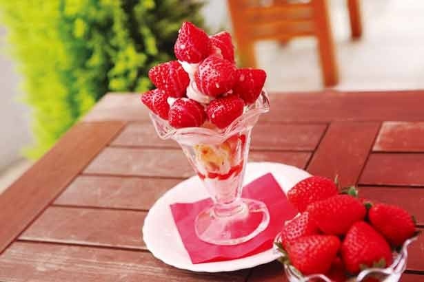 パフェをはじめケーキやパンケーキなどスイーツもいっぱい！