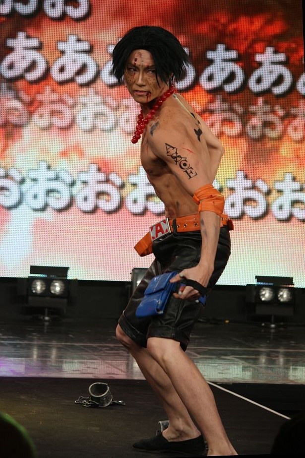 ONE PIECEコスのメンバーは肉体美を披露