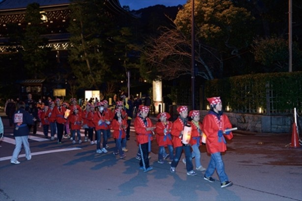 地元小学生が練り歩く火の用心・お囃子組