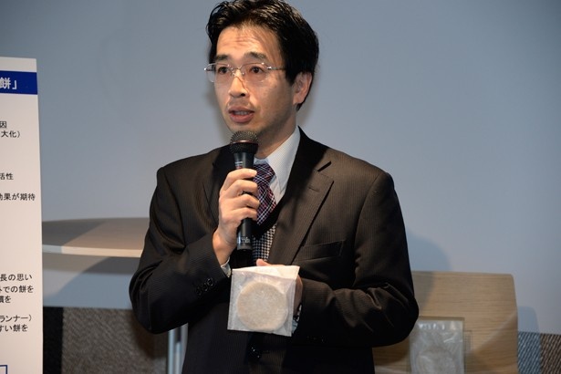 “アスリート”のための『お餅』をプレゼンテーションする関西大学教授の河原秀久さん