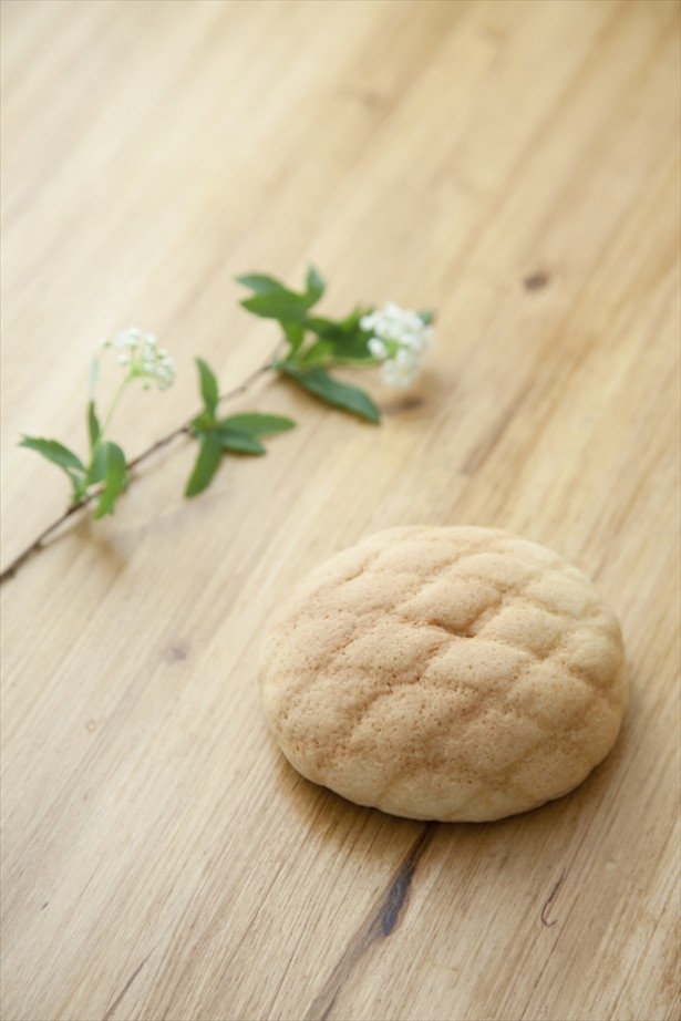 【写真を見る】既存の商品より約60％もカロリーを抑えた「ブランのしっとりメロンパン」