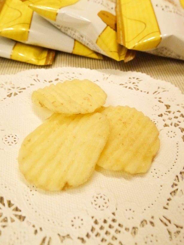 北海道産バターを100％使用のバターパウダーでコーティングした芳醇な風味の「濃厚バター味」