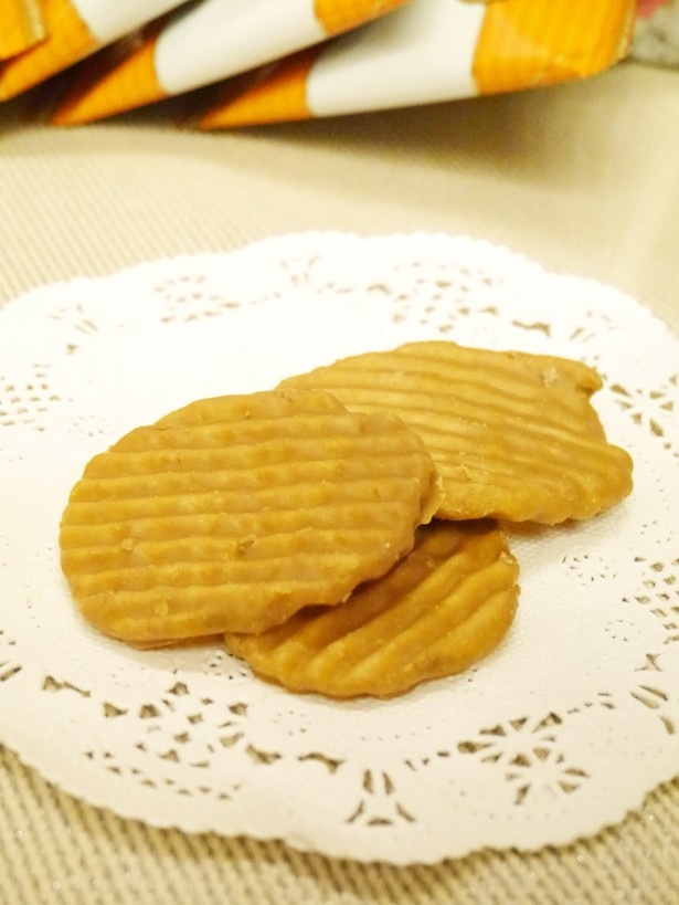 じゃがいもの風味と焦がしミルクの懐かしい味が、絶妙にマッチした「焦がしミルク味」