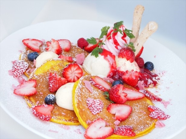 「ラ テラス」の「パンケーキストロベリーフェスティバル」