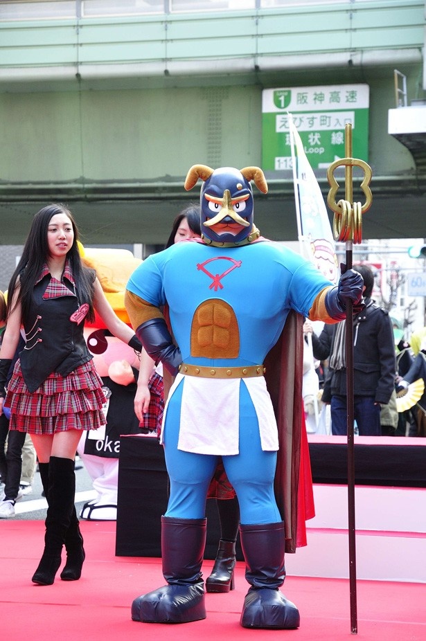 泉佐野市のイメージキャラクター、イヌナキンも地元のPRに駆けつけた