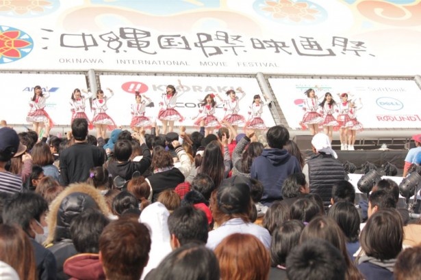 橋本環奈が所属するRev. from DVL登場！