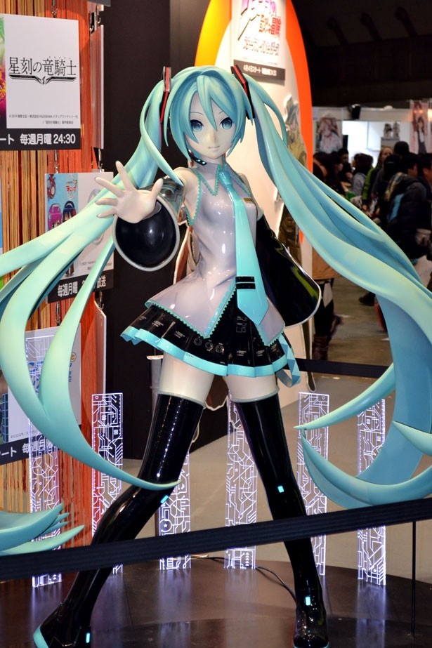 初音ミクの立像も展示