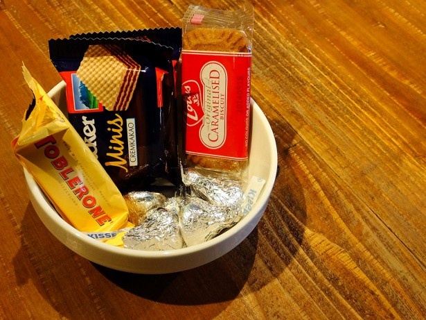 チョコレートやビスケットなども用意