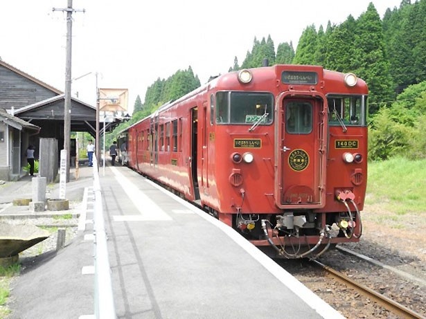 熊本県八代市の八代駅から鹿児島県霧島市の隼人駅にかけて走る、JR九州の肥薩線