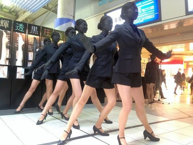 振付を担当したのはCMなどで活躍する注目の振付ユニットの振付稼業air:man