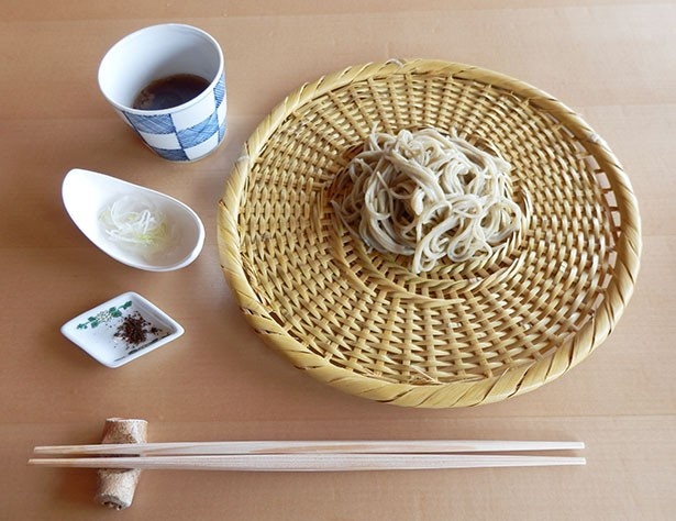 つゆではなく鴨のだしで頂く「天野産打ち立て十割蕎麦 鴨出汁」