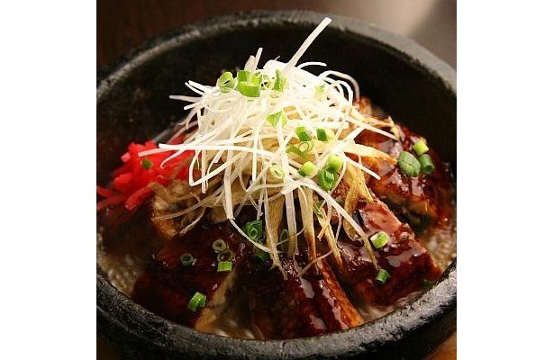 愛知名物「石焼鰻ひつまぶし」（880円）