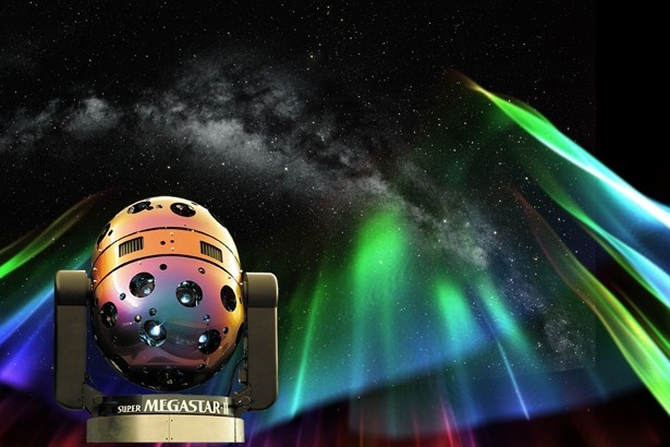暗闇でウイスキー！プラネタリウム ブラック バーが期間限定オープン