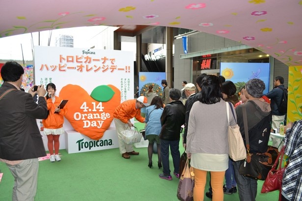 イベントには長蛇の列ができた
