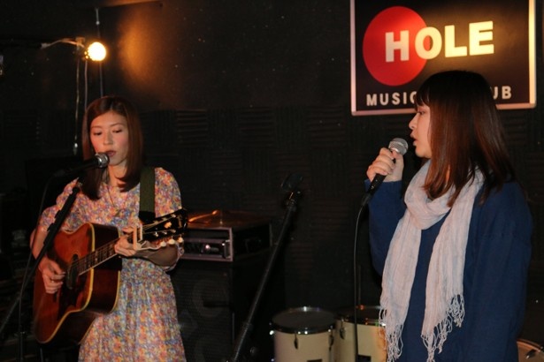 【写真を見る】ライブは終始、和やかなムードで進行した