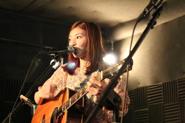 ライブの後半には、住岡さんによる生演奏も披露された