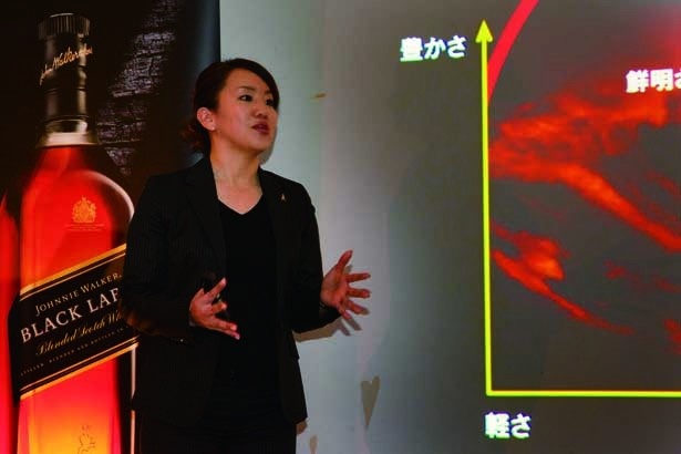 講師は、日本で現在4名しか認められていないブランドアンバサダーが務める。この日は女性初のアンバサダー、今西絵美さんが教えてくれた（講師は日による）