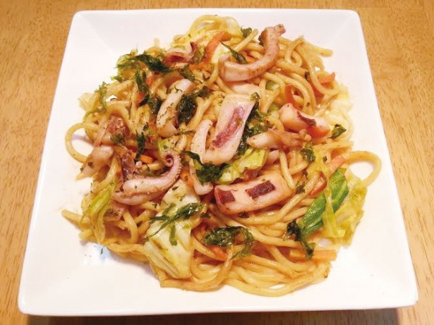 いかの王様といわれる高級いか“赤いか”を使った贅沢な焼きそば！