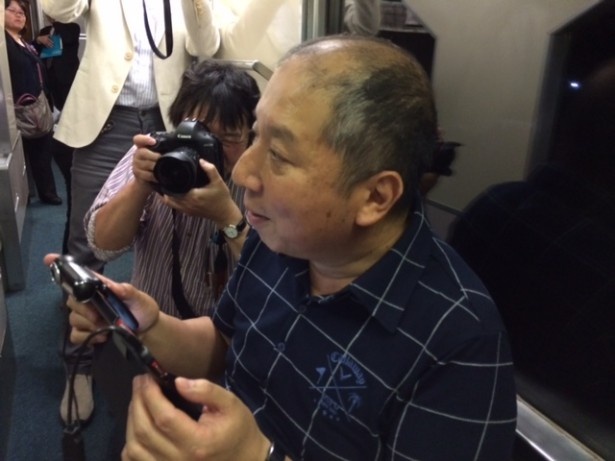 向谷さんは愉快に生配信中