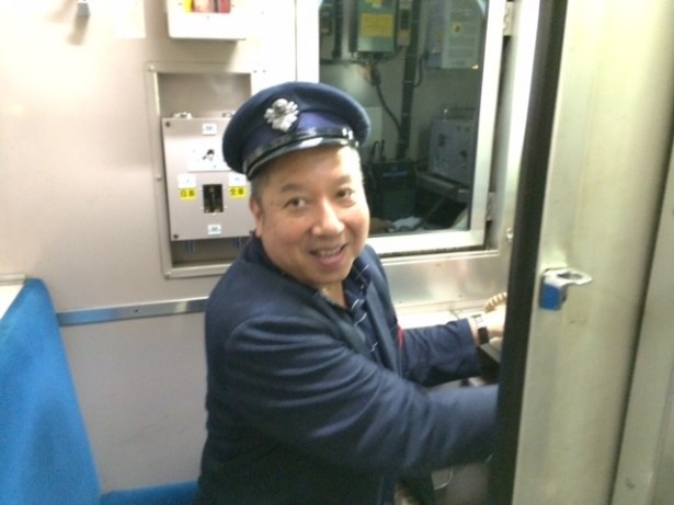 名物になった向谷さんと野月貴弘さんの車内アナウンス