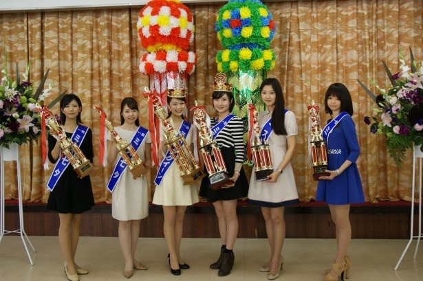 【写真を見る】応募総数142名の中から選ばれた、2013年度のミス七夕とミス織物の女性6名