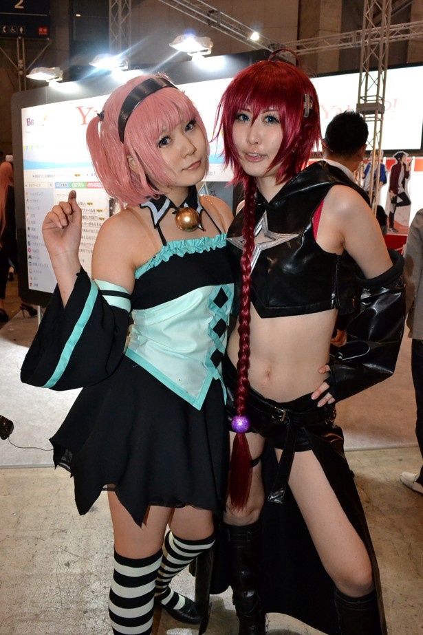 コスプレ美女の2ショット