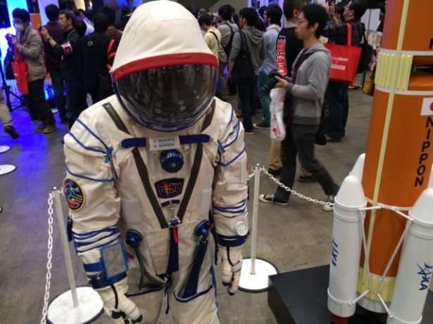 ソユーズに実際に着ていった宇宙服を展示。超宇宙ブース。
