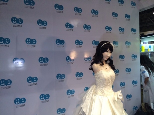 ニコニコ学会βではAKB48にいるかのような女性の精巧なロボットも