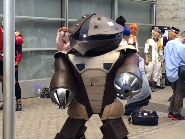 「機動戦士ガンダム」のアッガイが幕張メッセに上陸