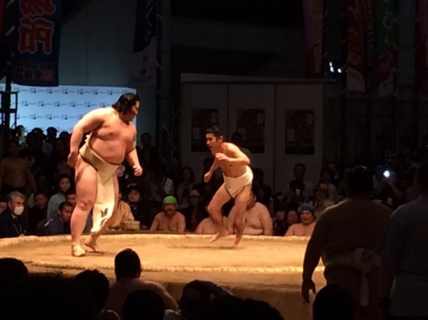 ナインティナインの岡村さんが「大相撲」に登場！土俵で相撲をとったぞ