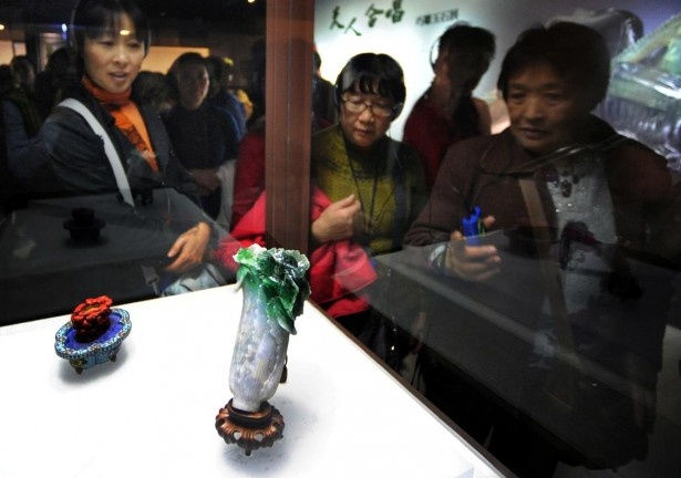 「翠玉白菜」展示室内風景(台北 國立故宮博物院内)