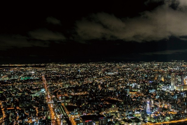 大阪マリオット都ホテルからの夜景。通天閣など大阪を代表する建物を見下ろすことができる