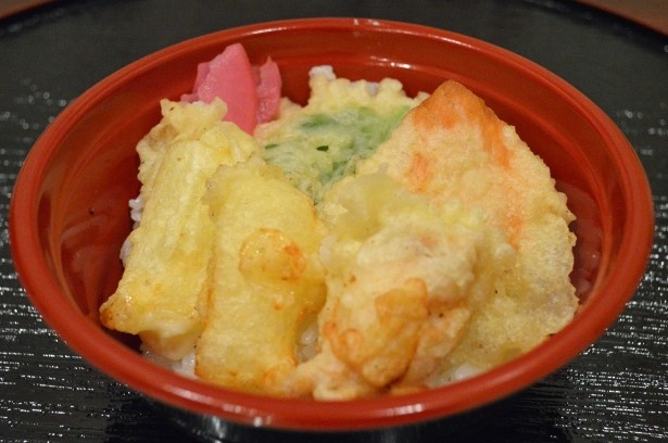 海の幸と山の幸のコラボ丼、「大樹チーズサーモン丼」