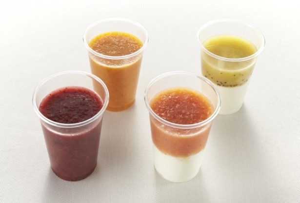 ジュースバー・リニューのネピュレジュース(各1杯540円)。栄養たっぷりの搾り立てを！
