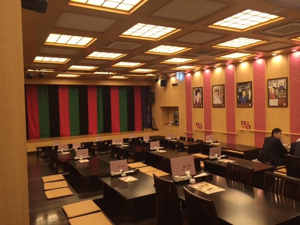 レストランでは大衆演劇の披露も！