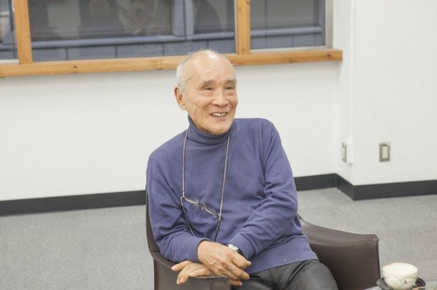 絵本「かないくん」の文を一夜でつづった詩人・谷川俊太郎氏。詩作品だけではなく、翻訳・作詞も手掛ける。また、詩の朗読を中心としたライヴを行うなど精力的に活動。1931年生まれ
