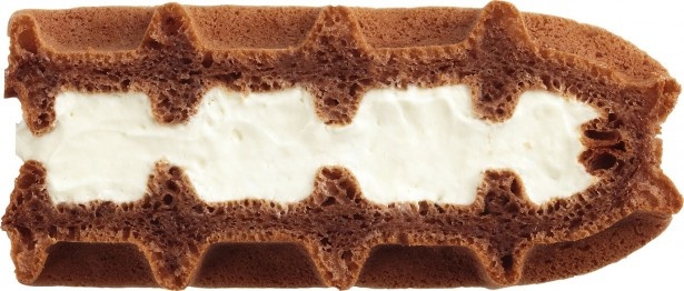 イタリアをイメージした「ティラミス」(119円)。ほんのりコーヒーが香るチーズクリームをチョコ生地でサンド