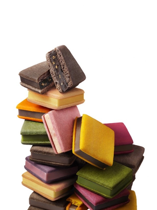 夏季限定のサブレショコラはダークチョコレートアーモンド、ストロベリー＆ホワイトチョコレート、マンゴー＆ホワイトチョコレート、カシス＆ホワイトチョコレートの4種類