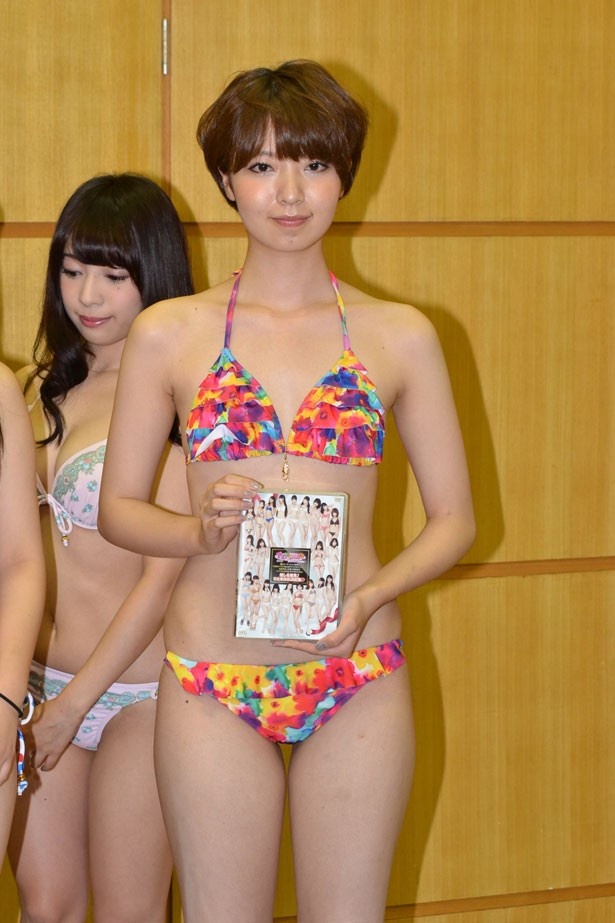 【写真を見る】投票数第1位(5月26日現在)の友寄蓮さんをはじめ、14人の水着美女が勢揃い！