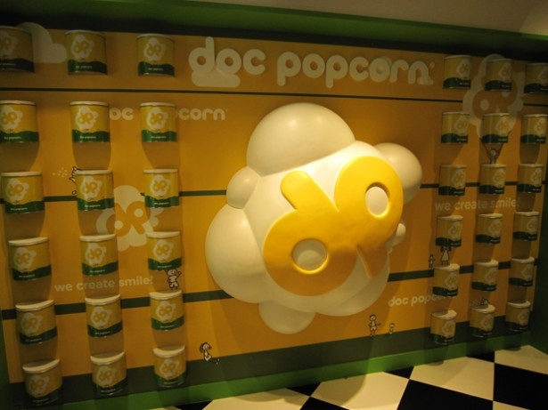 ブランドロゴを使った店内オブジェもオシャレ！