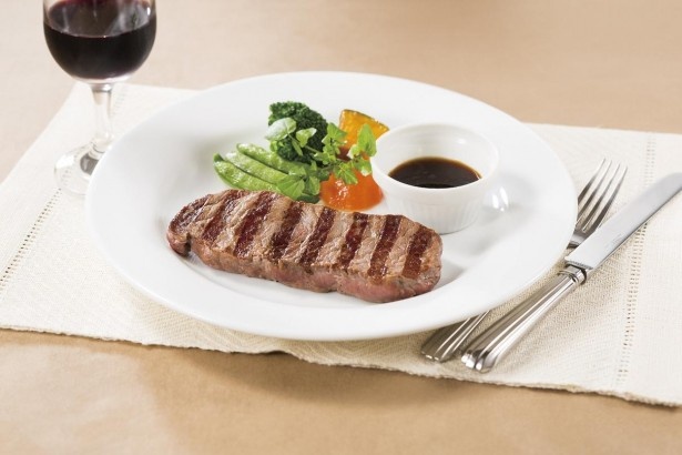 瀬戸内レモンソースでさっぱりいただける｢熟成　サーロインステーキ｣(2376円)
