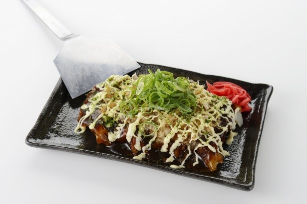 お好み焼き？餃子？「関西風？お好み焼き羽付き餃子」(650円)