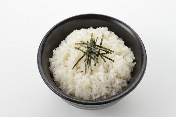 海苔しか載ってないご飯？「ミステリー!?消えたミルフィーユ餃子丼の謎」(630円)