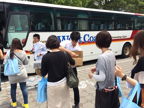 実施時間は8時15分から13時まで。移動先ではセミナーが行われる