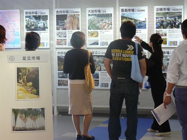 築地市場内の「東京いちばステーション」では、市場の仕組みや豊洲新市場について詳しく知ることができる