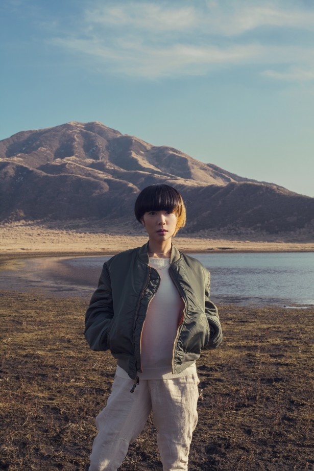 【写真を見る】桜井和寿ら多くのアーティストから絶大な評価を受けるSalyu